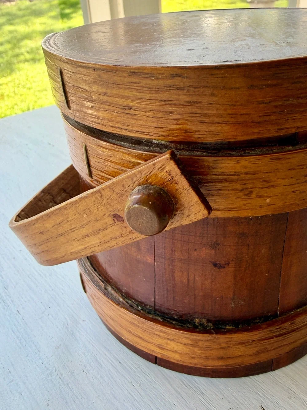 ANTIQUE, SMALL WOODEN FIRKIN BUCKET WITH ORIGINAL LID & BENTWOOD SWING HANDLE.